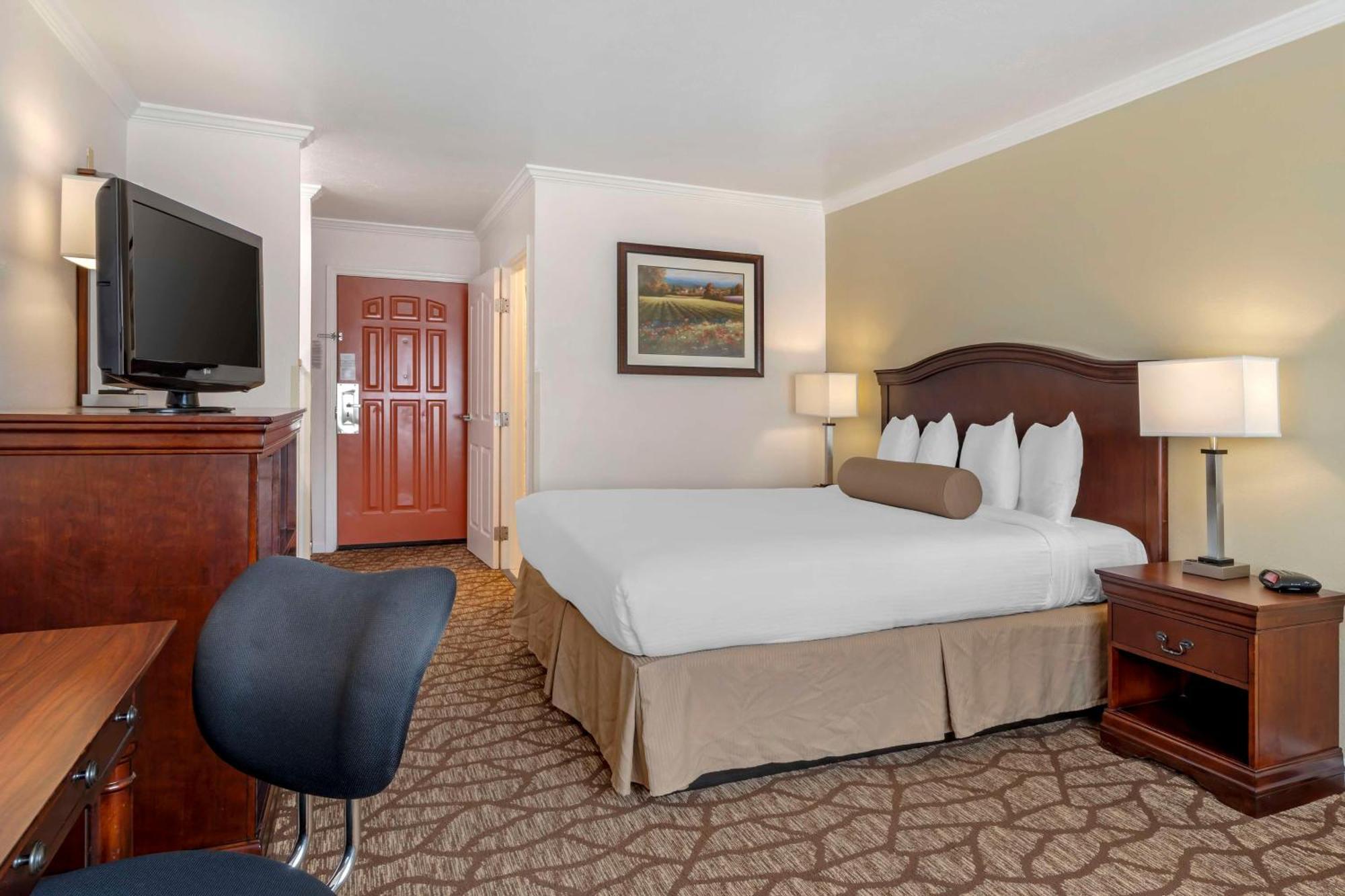 Western Monterey Hotel 3*